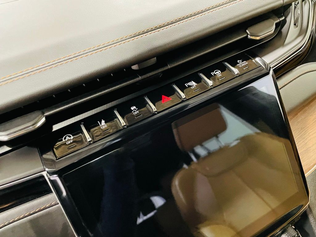 2023 Jeep Grand Cherokee L Summit Jersey City NJ