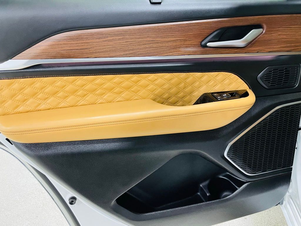 2023 Jeep Grand Cherokee L Summit Jersey City NJ