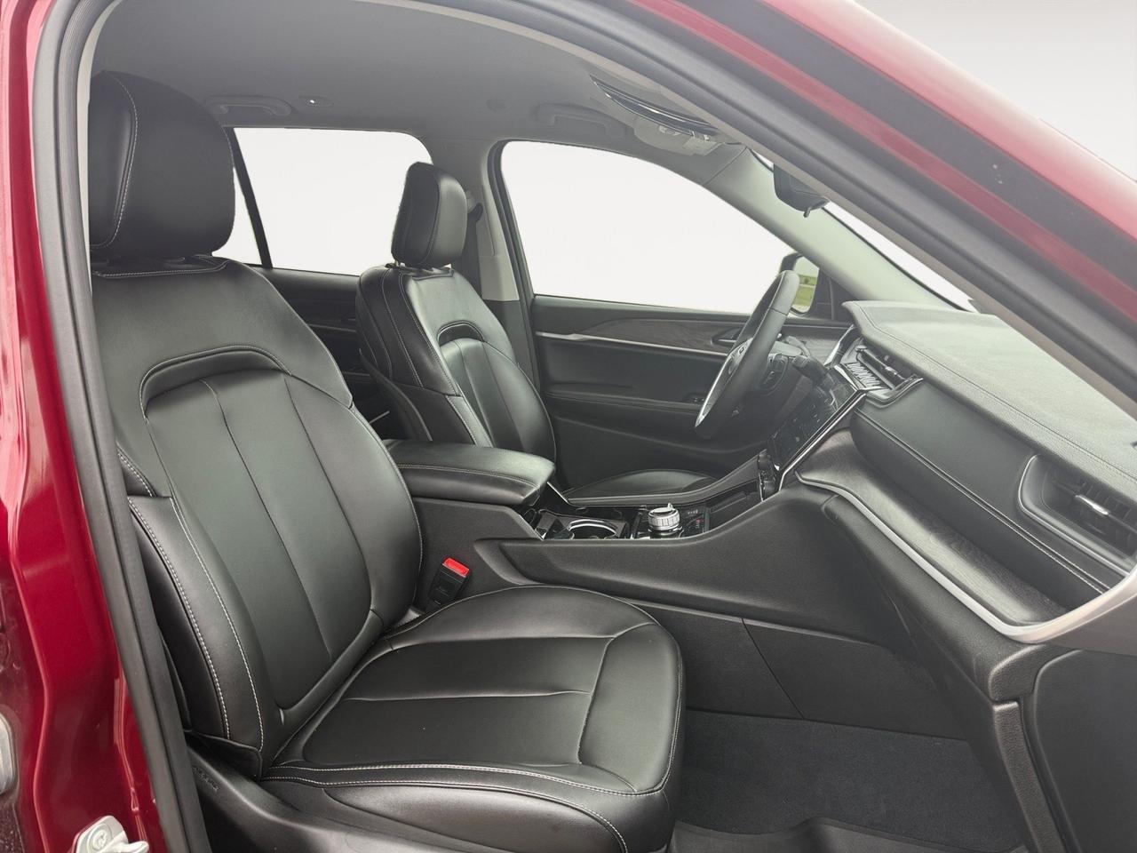 2023 Jeep Grand Cherokee LIMTIED, 4X4, MEMORY SEATS, HEATED FRONT AND REAR SEATS, ALPINE SOUND SYSTEM, ANDROID AUTO/ APPLE CARPLAY, REMOTE START, KEYLESS START AND ENTRY, CLEAN CARFAX 1 OWNER, ONLY 30K MILES, THIS SUV IS AS CLEAN AS THEY COME, GRAB THEY KEYS! Norfolk VA