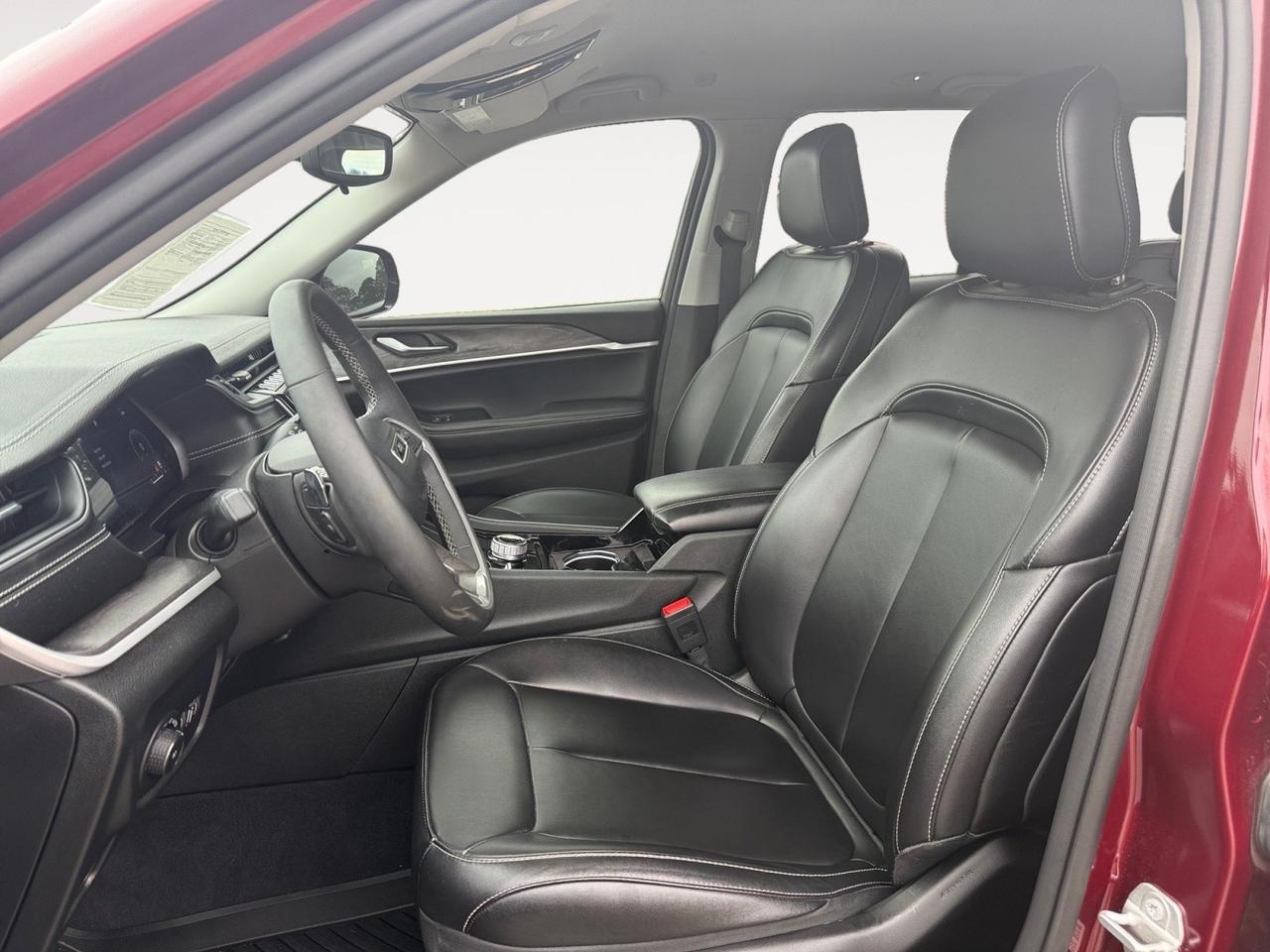 2023 Jeep Grand Cherokee LIMTIED, 4X4, MEMORY SEATS, HEATED FRONT AND REAR SEATS, ALPINE SOUND SYSTEM, ANDROID AUTO/ APPLE CARPLAY, REMOTE START, KEYLESS START AND ENTRY, CLEAN CARFAX 1 OWNER, ONLY 30K MILES, THIS SUV IS AS CLEAN AS THEY COME, GRAB THEY KEYS! Norfolk VA