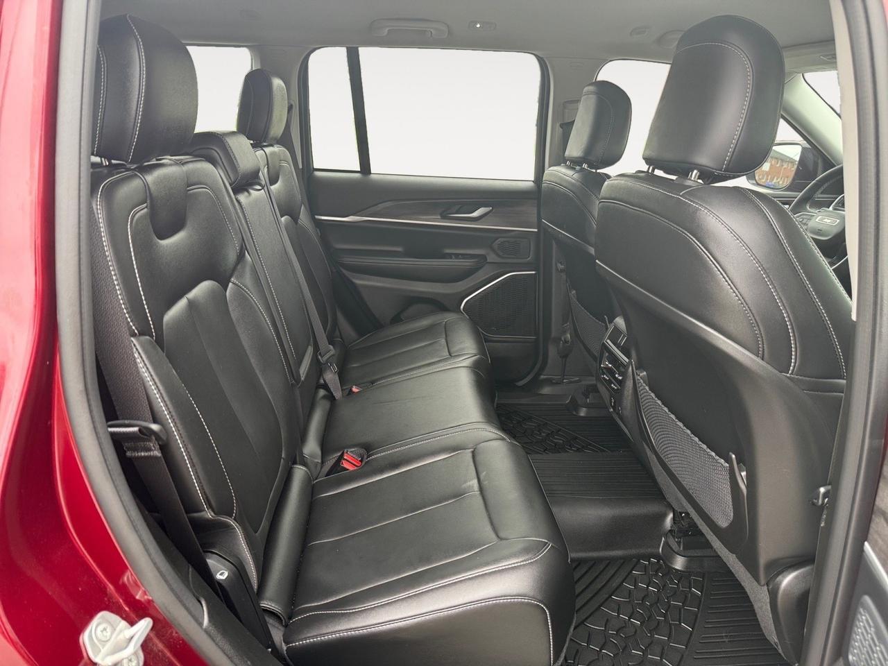2023 Jeep Grand Cherokee LIMTIED, 4X4, MEMORY SEATS, HEATED FRONT AND REAR SEATS, ALPINE SOUND SYSTEM, ANDROID AUTO/ APPLE CARPLAY, REMOTE START, KEYLESS START AND ENTRY, CLEAN CARFAX 1 OWNER, ONLY 30K MILES, THIS SUV IS AS CLEAN AS THEY COME, GRAB THEY KEYS! Norfolk VA