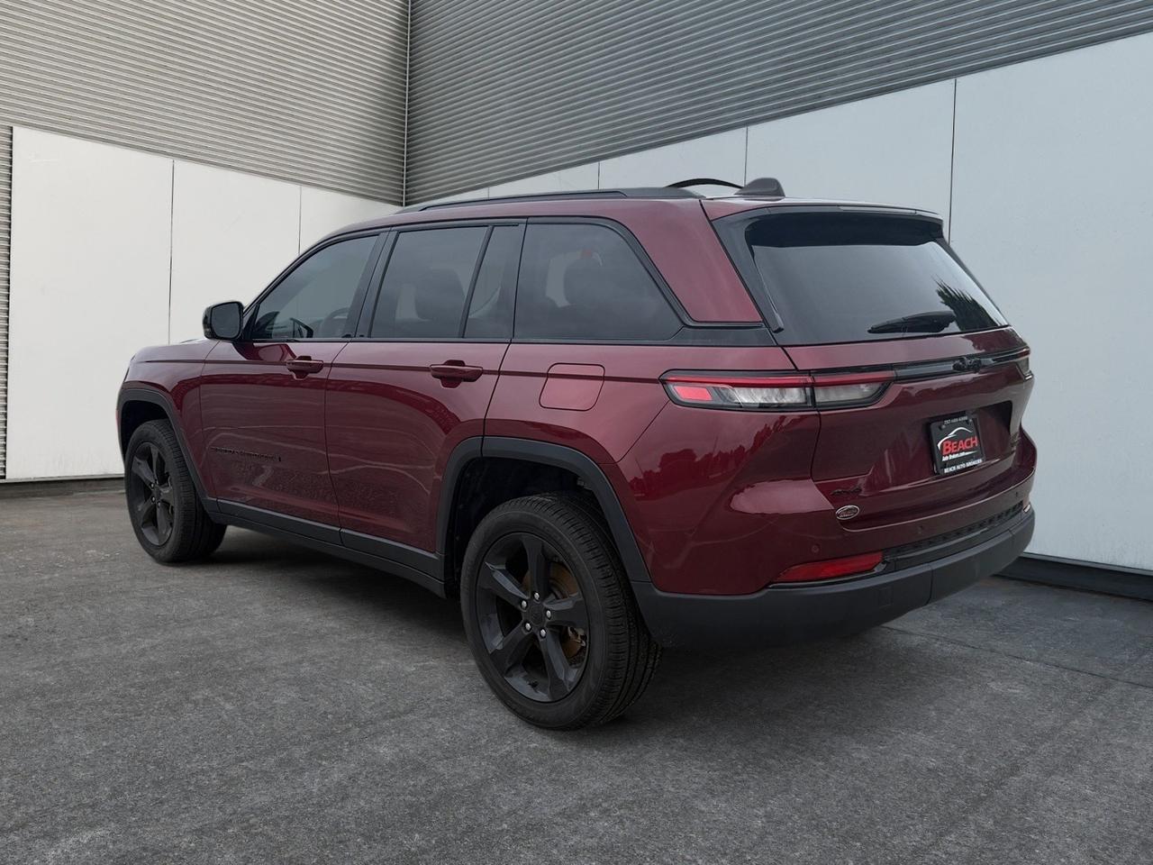 2023 Jeep Grand Cherokee LIMTIED, 4X4, MEMORY SEATS, HEATED FRONT AND REAR SEATS, ALPINE SOUND SYSTEM, ANDROID AUTO/ APPLE CARPLAY, REMOTE START, KEYLESS START AND ENTRY, CLEAN CARFAX 1 OWNER, ONLY 30K MILES, THIS SUV IS AS CLEAN AS THEY COME, GRAB THEY KEYS! Norfolk VA