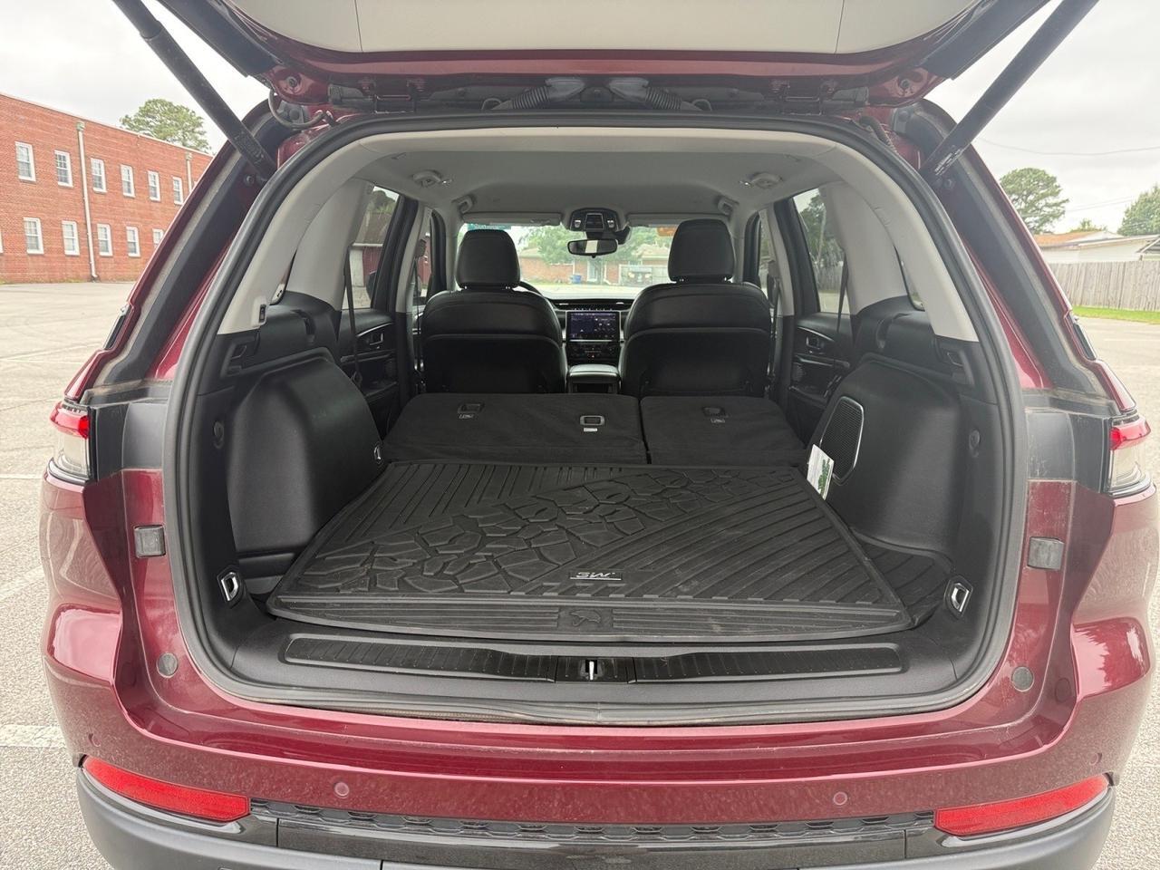 2023 Jeep Grand Cherokee LIMTIED, 4X4, MEMORY SEATS, HEATED FRONT AND REAR SEATS, ALPINE SOUND SYSTEM, ANDROID AUTO/ APPLE CARPLAY, REMOTE START, KEYLESS START AND ENTRY, CLEAN CARFAX 1 OWNER, ONLY 30K MILES, THIS SUV IS AS CLEAN AS THEY COME, GRAB THEY KEYS! Norfolk VA