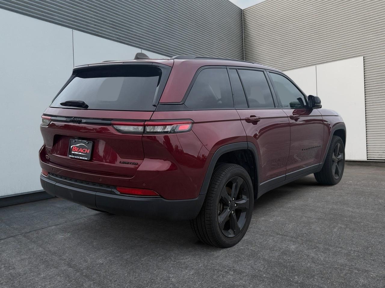 2023 Jeep Grand Cherokee LIMTIED, 4X4, MEMORY SEATS, HEATED FRONT AND REAR SEATS, ALPINE SOUND SYSTEM, ANDROID AUTO/ APPLE CARPLAY, REMOTE START, KEYLESS START AND ENTRY, CLEAN CARFAX 1 OWNER, ONLY 30K MILES, THIS SUV IS AS CLEAN AS THEY COME, GRAB THEY KEYS! Norfolk VA