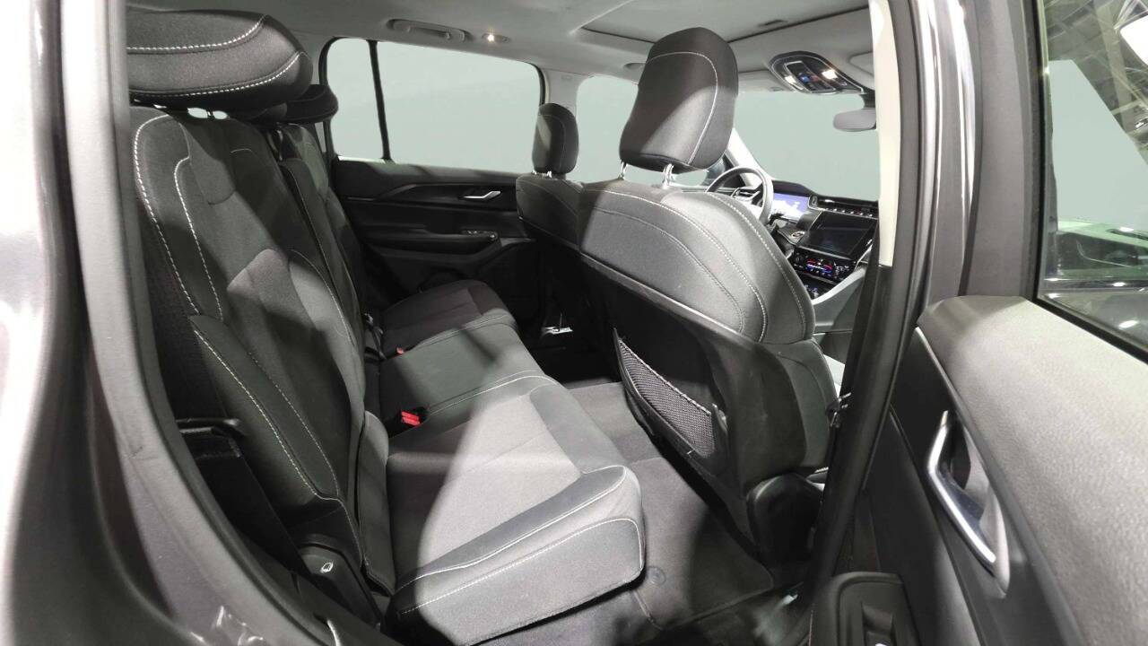 2023 Jeep Grand Cherokee Laredo 4x4 4dr SUV Lake Orion MI