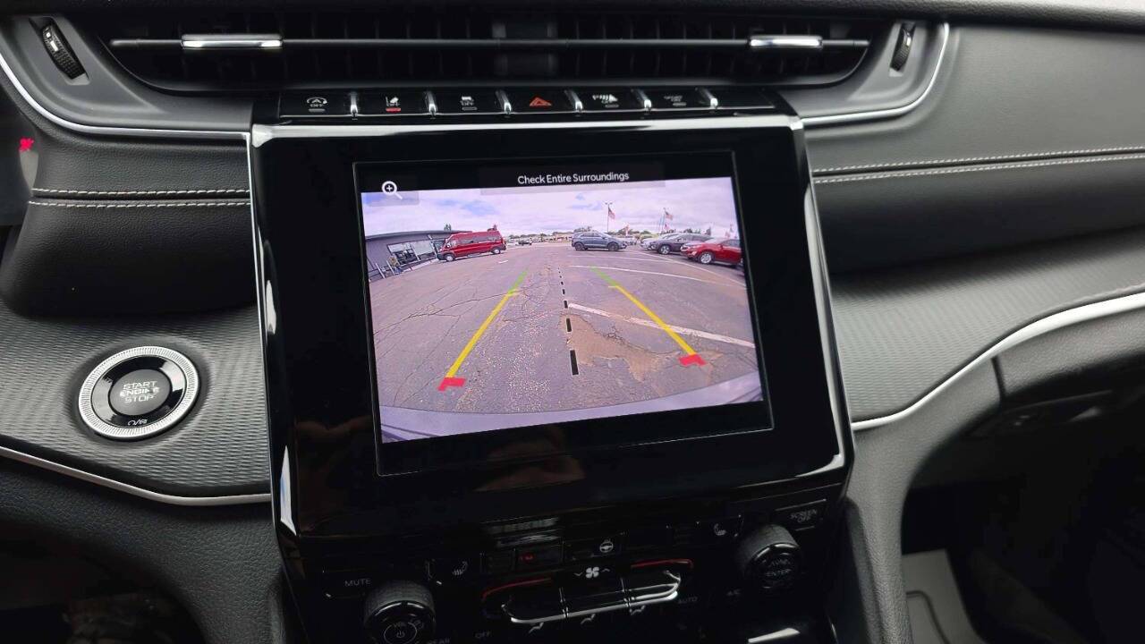 2023 Jeep Grand Cherokee Laredo 4x4 4dr SUV Lake Orion MI