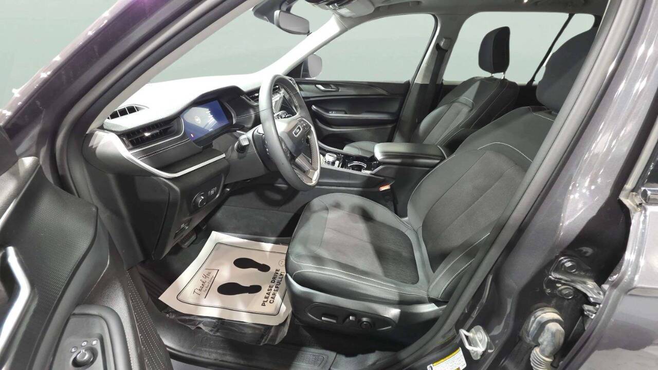 2023 Jeep Grand Cherokee Laredo 4x4 4dr SUV Lake Orion MI