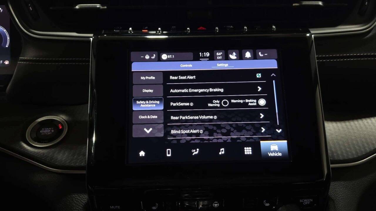 2023 Jeep Grand Cherokee Laredo 4x4 4dr SUV Lake Orion MI