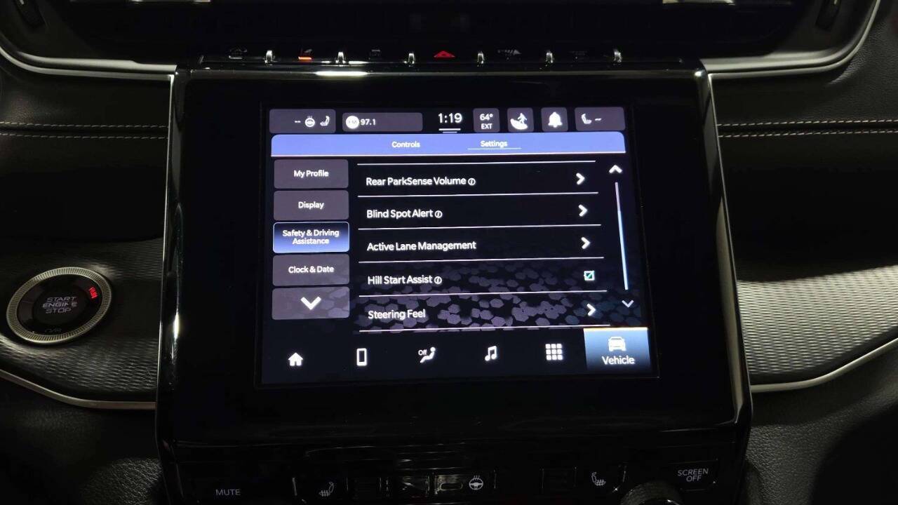 2023 Jeep Grand Cherokee Laredo 4x4 4dr SUV Lake Orion MI