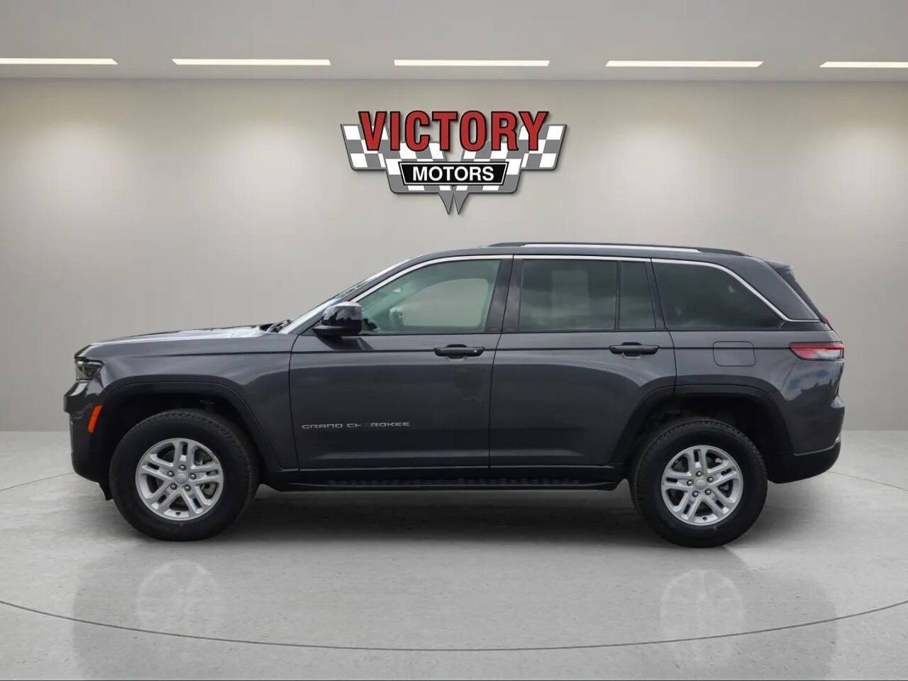 2023 Jeep Grand Cherokee Laredo 4x4 4dr SUV Lake Orion MI