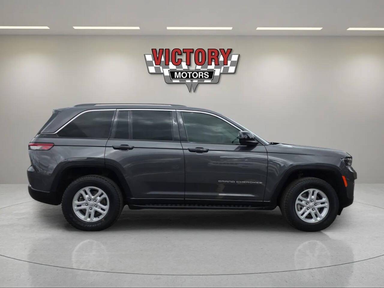 2023 Jeep Grand Cherokee Laredo 4x4 4dr SUV Lake Orion MI