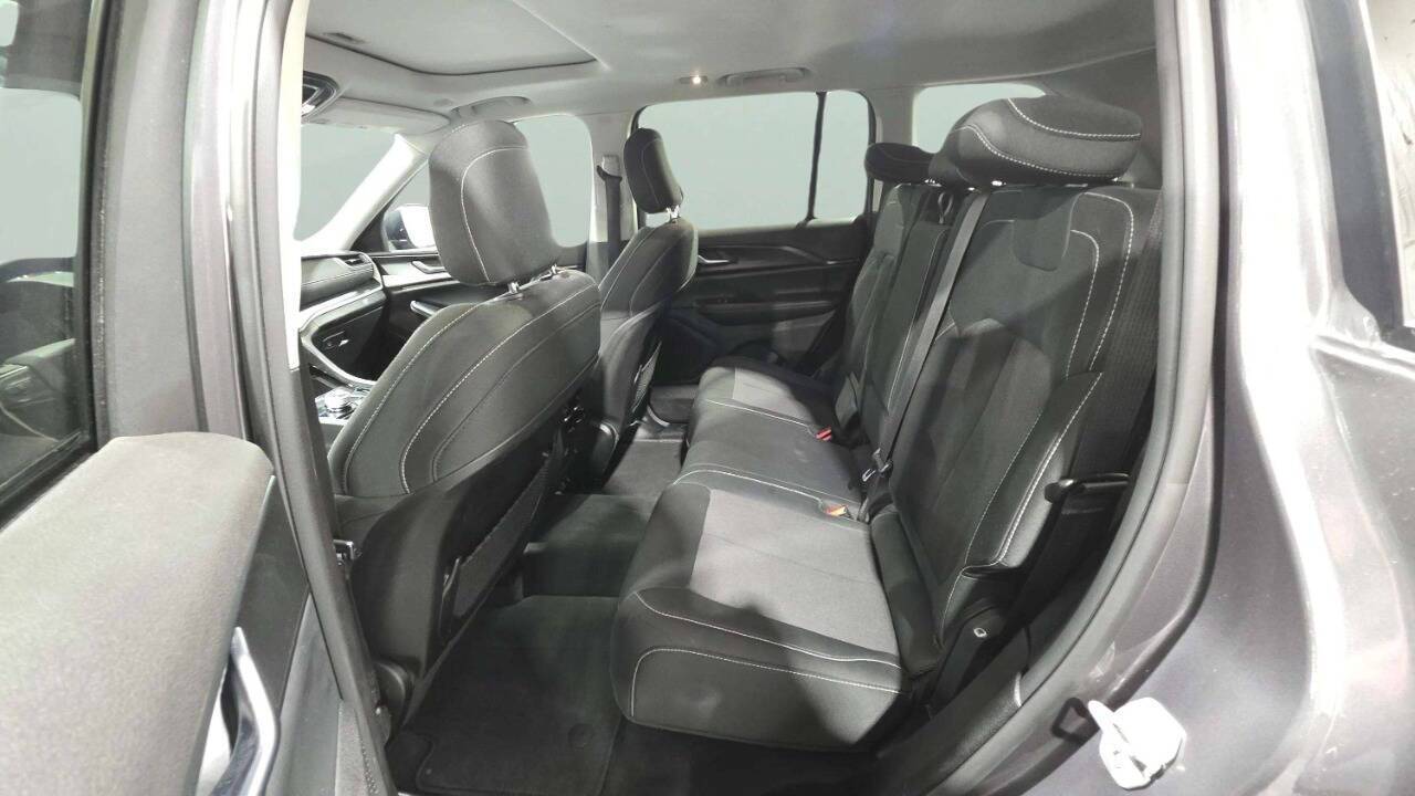 2023 Jeep Grand Cherokee Laredo 4x4 4dr SUV Lake Orion MI
