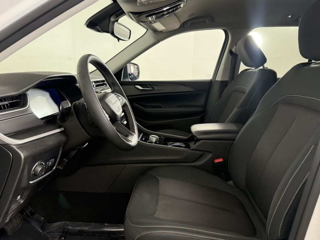 2023 Jeep Grand Cherokee Laredo 4x4 Maumee OH