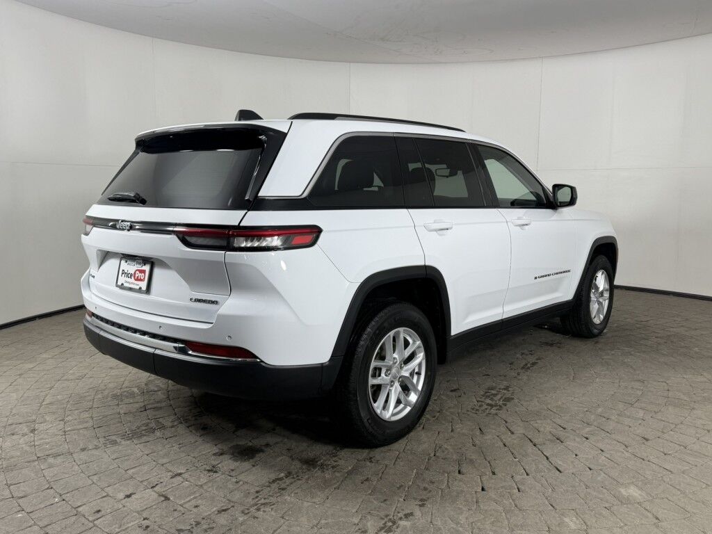 2023 Jeep Grand Cherokee Laredo 4x4 Maumee OH