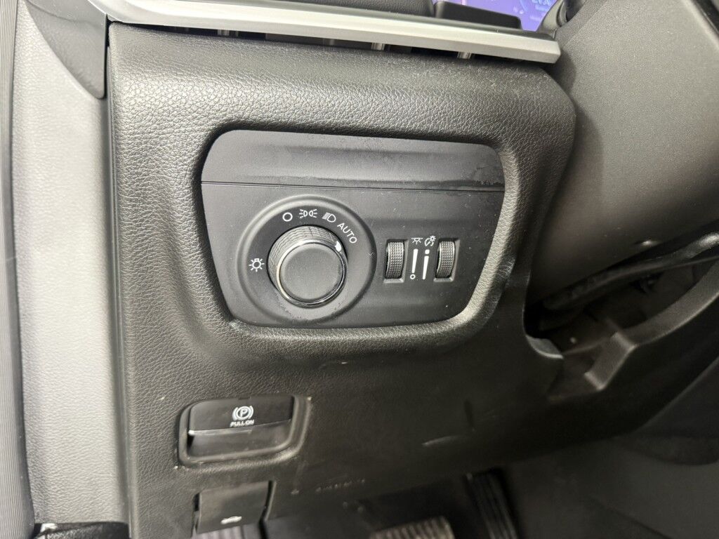 2023 Jeep Grand Cherokee Laredo 4x4 Maumee OH