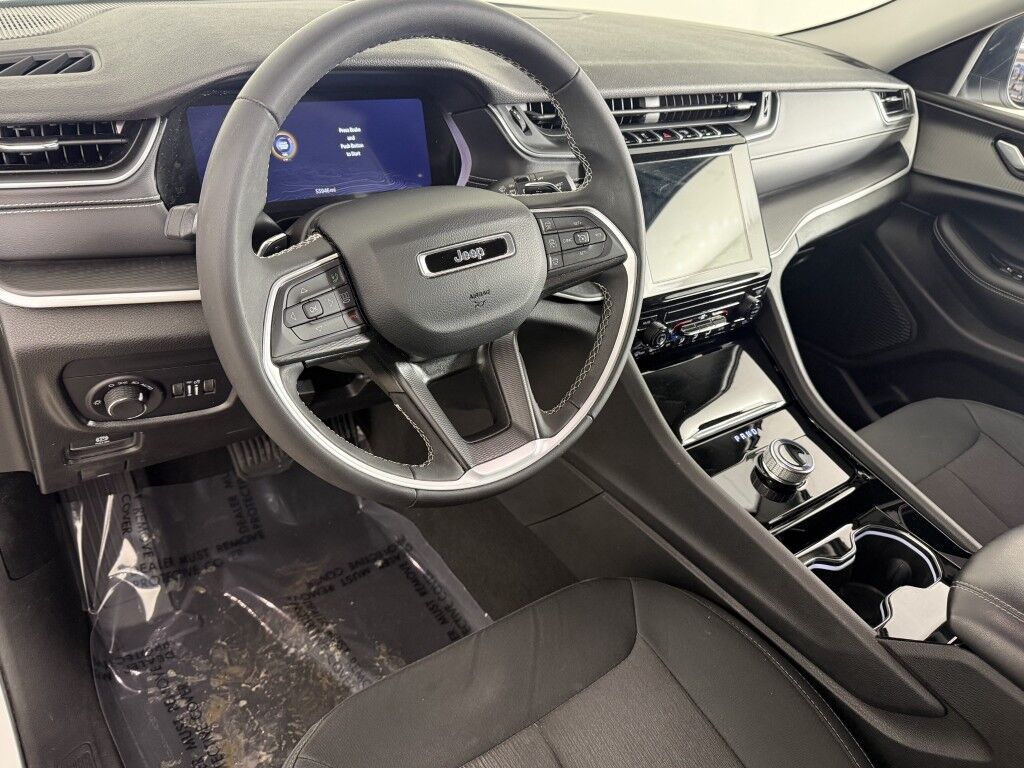 2023 Jeep Grand Cherokee Laredo 4x4 Maumee OH