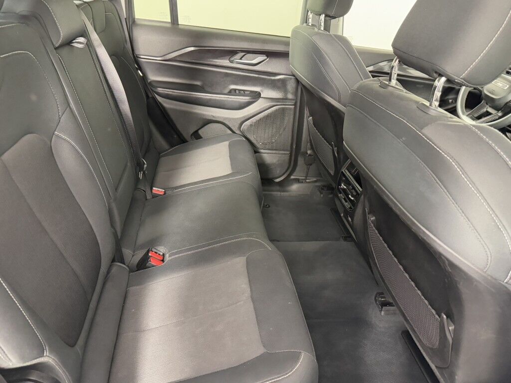 2023 Jeep Grand Cherokee Laredo 4x4 Maumee OH