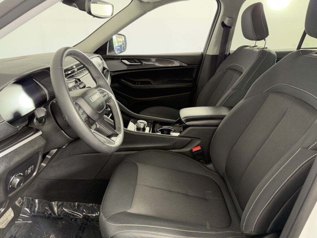 2023 Jeep Grand Cherokee Laredo 4x4 Maumee OH
