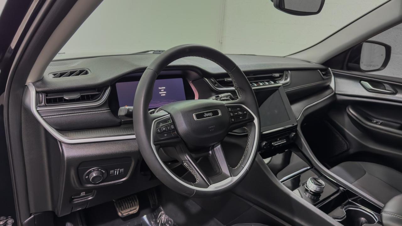 2023 Jeep Grand Cherokee Laredo 4x4 Tallmadge OH