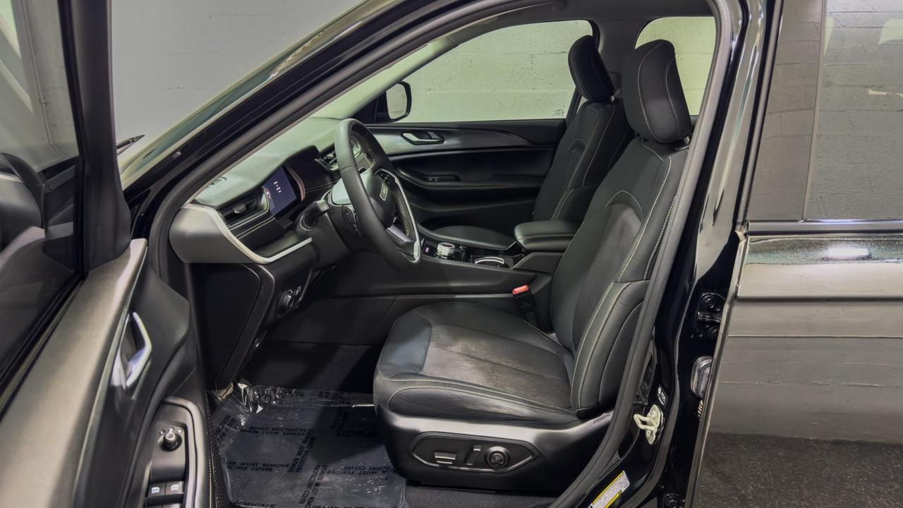2023 Jeep Grand Cherokee Laredo 4x4 Tallmadge OH