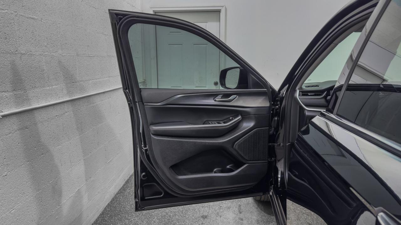 2023 Jeep Grand Cherokee Laredo 4x4 Tallmadge OH