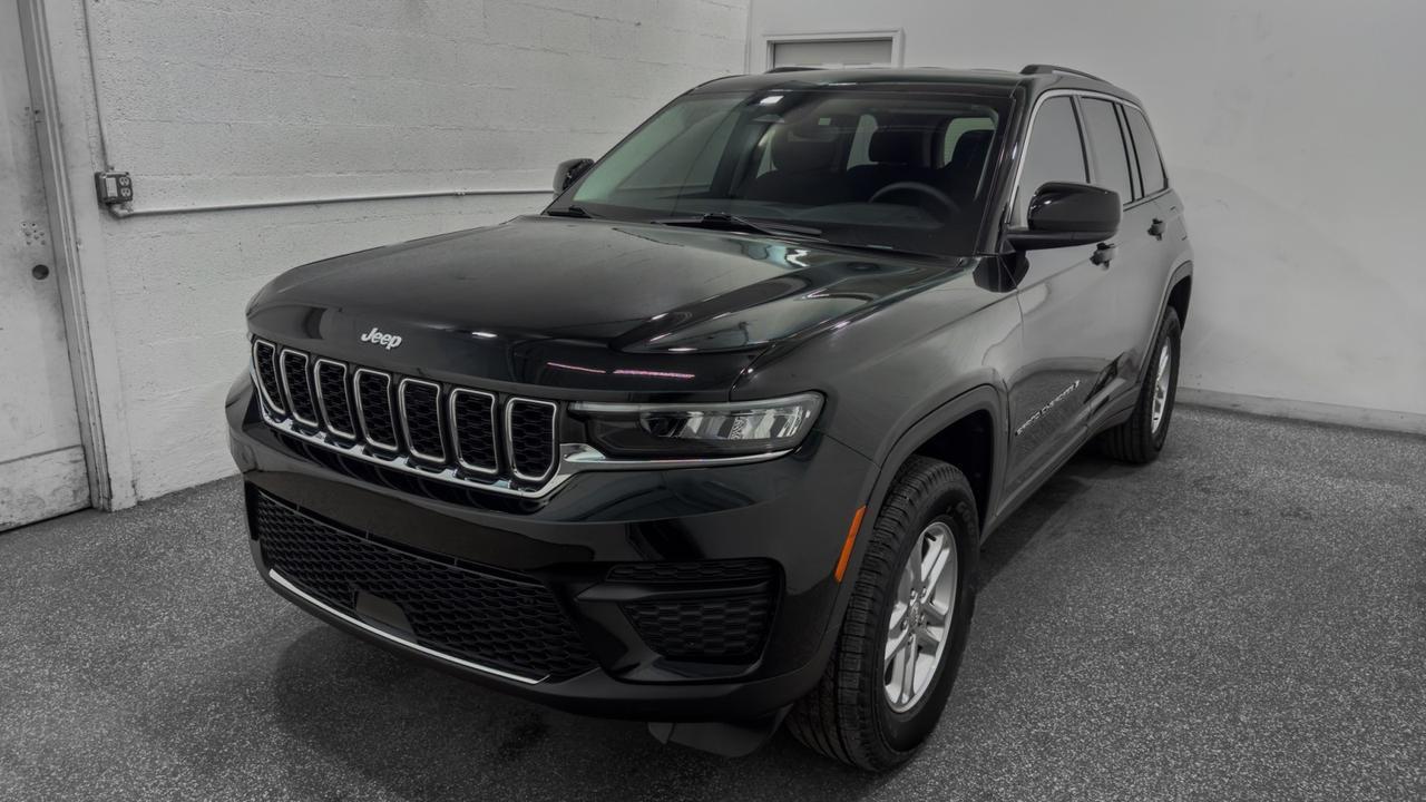 2023 Jeep Grand Cherokee Laredo 4x4 Tallmadge OH