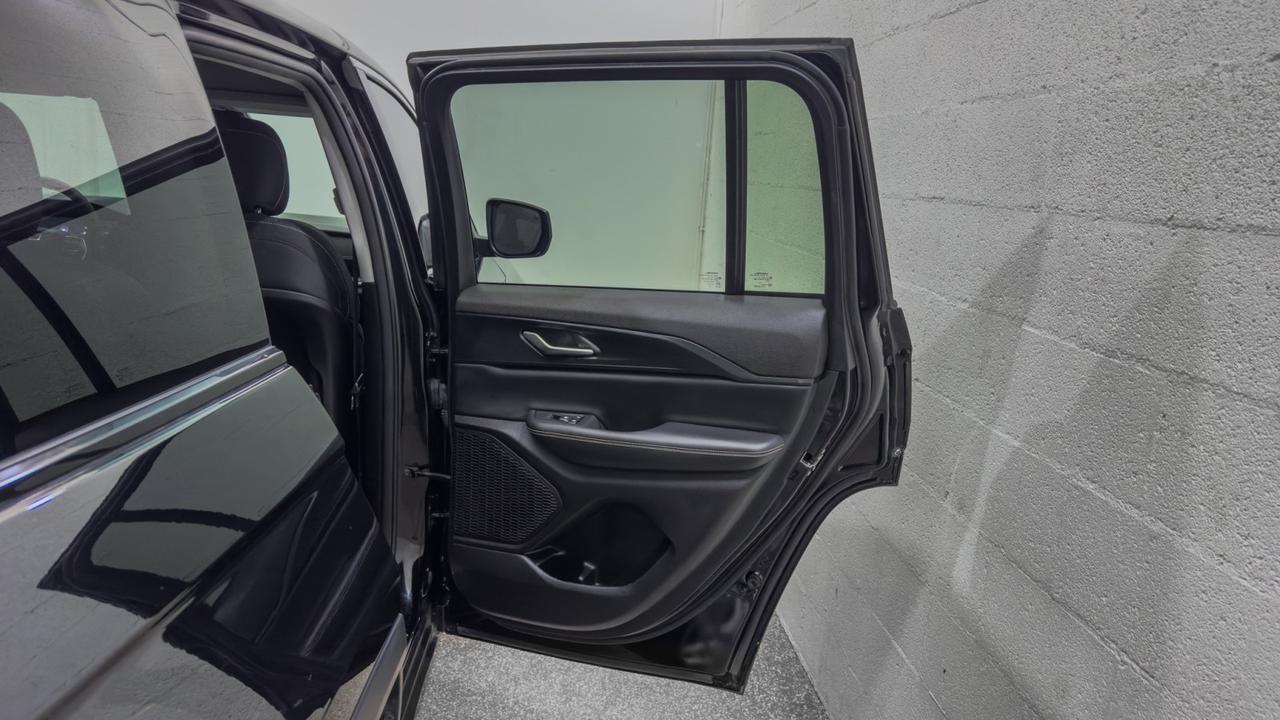 2023 Jeep Grand Cherokee Laredo 4x4 Tallmadge OH