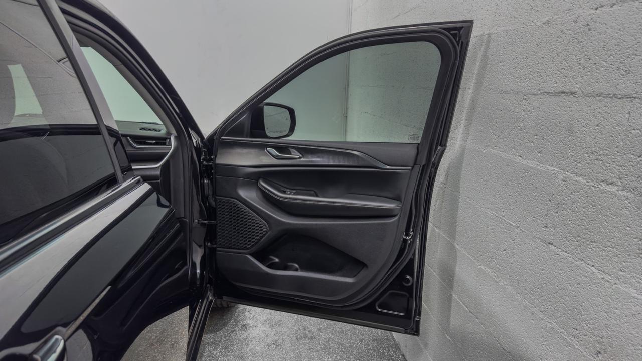 2023 Jeep Grand Cherokee Laredo 4x4 Tallmadge OH