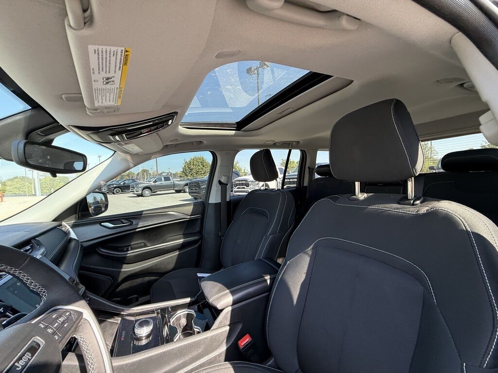 2023 Jeep Grand Cherokee Laredo Crestwood KY