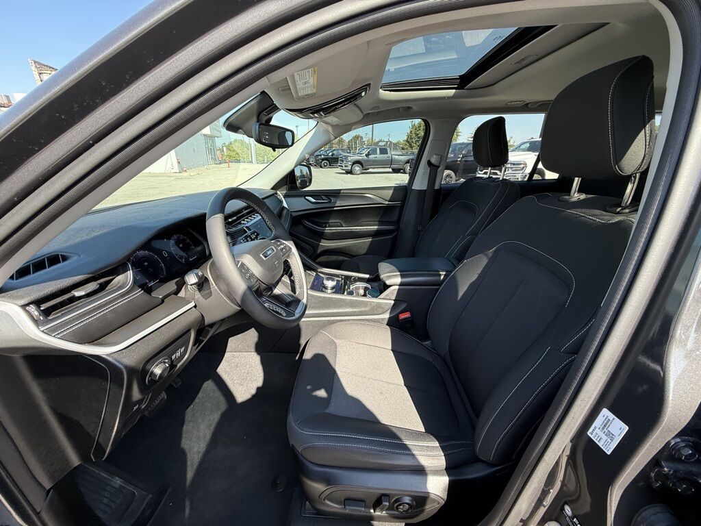 2023 Jeep Grand Cherokee Laredo Crestwood KY