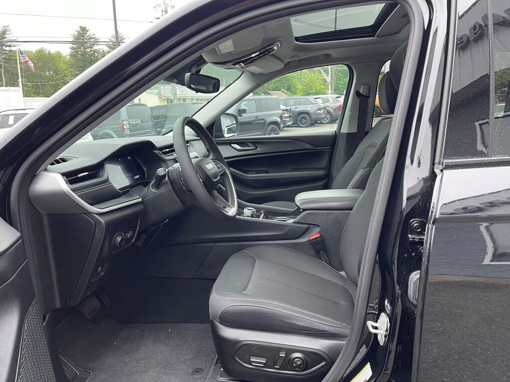 2023 Jeep Grand Cherokee Laredo Orange MA