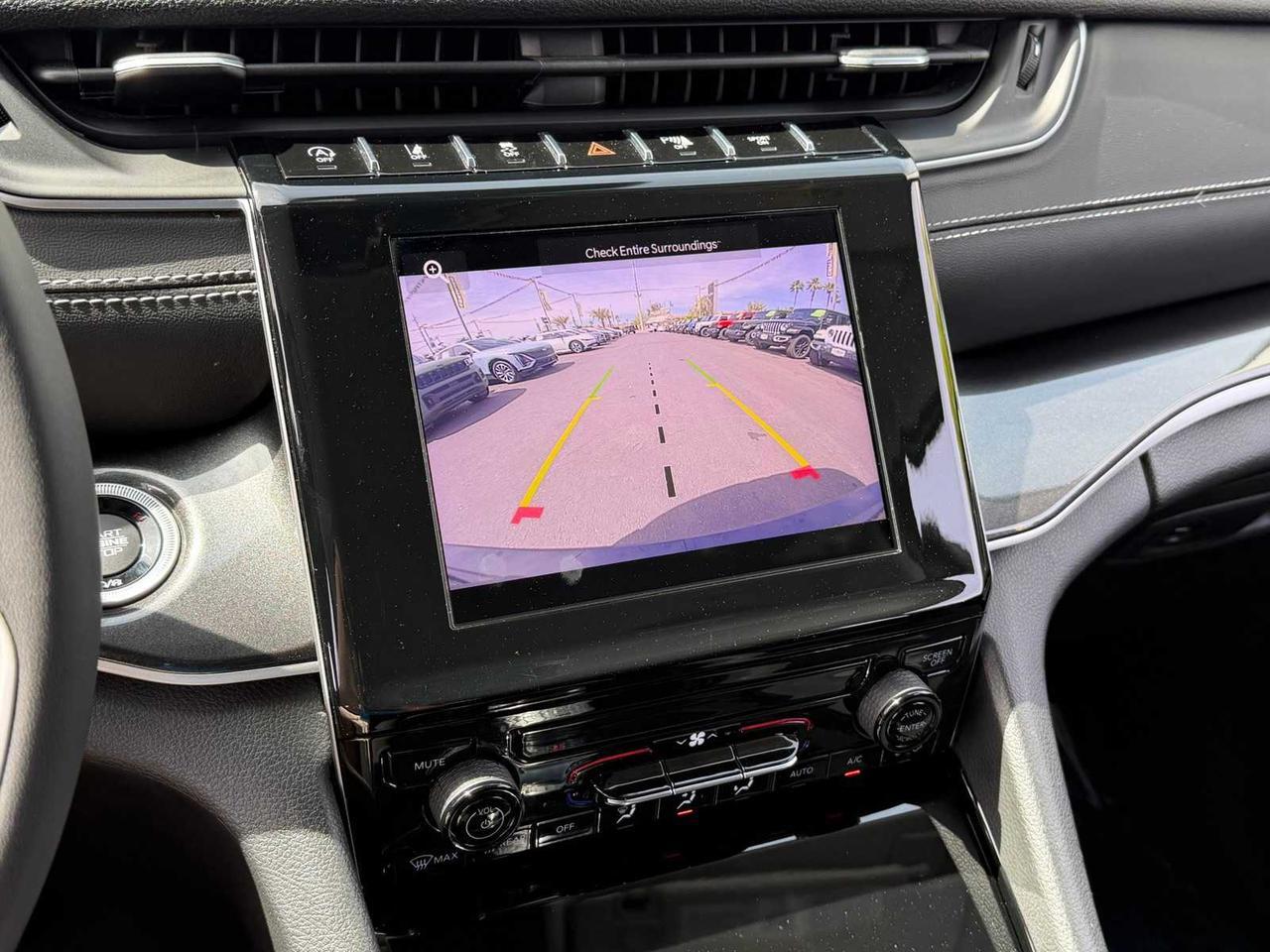 2023 Jeep Grand Cherokee Laredo Irving TX
