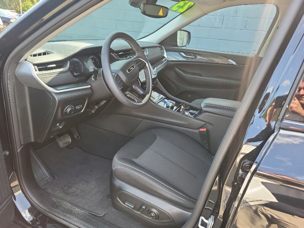 2023 Jeep Grand Cherokee Laredo Owego NY