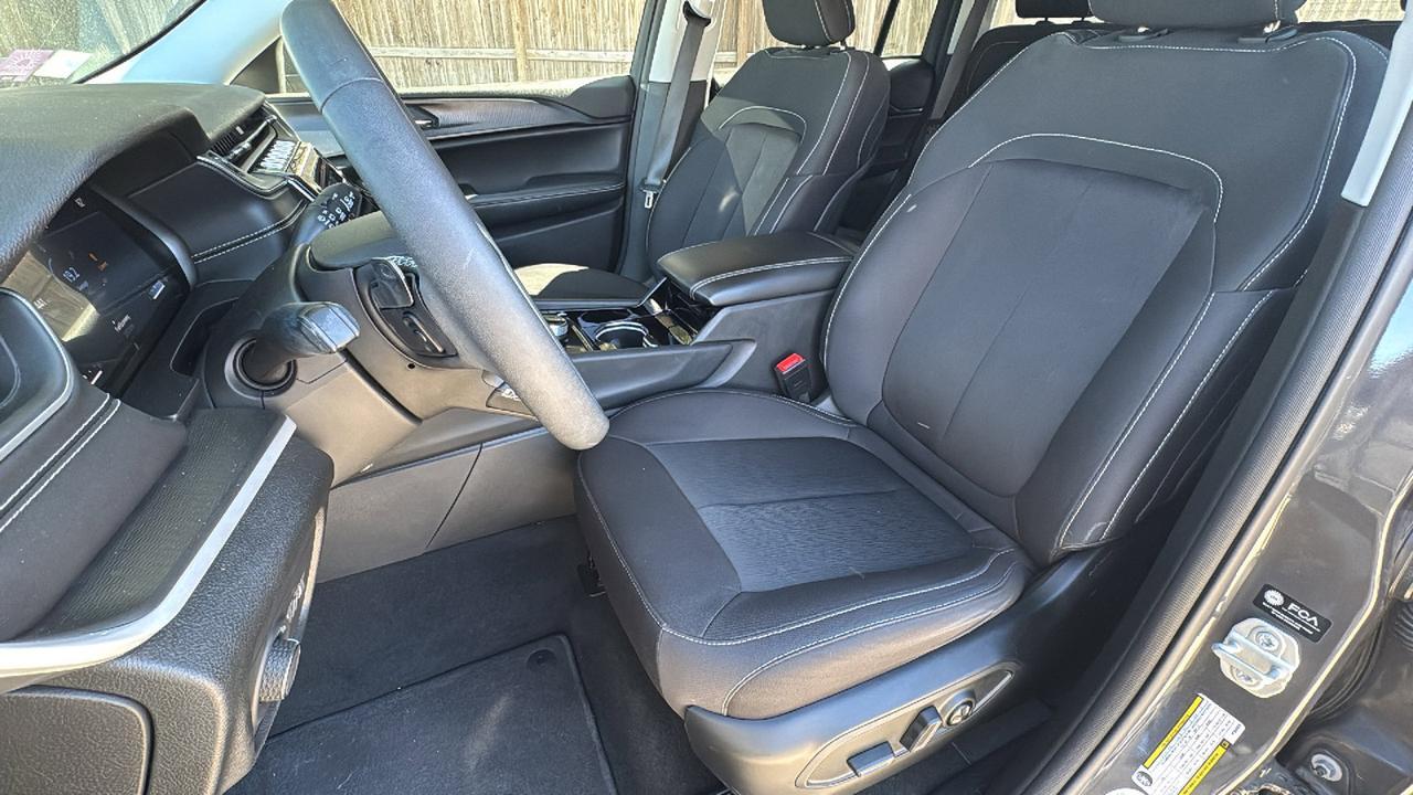 2023 Jeep Grand Cherokee Laredo  Selma TX