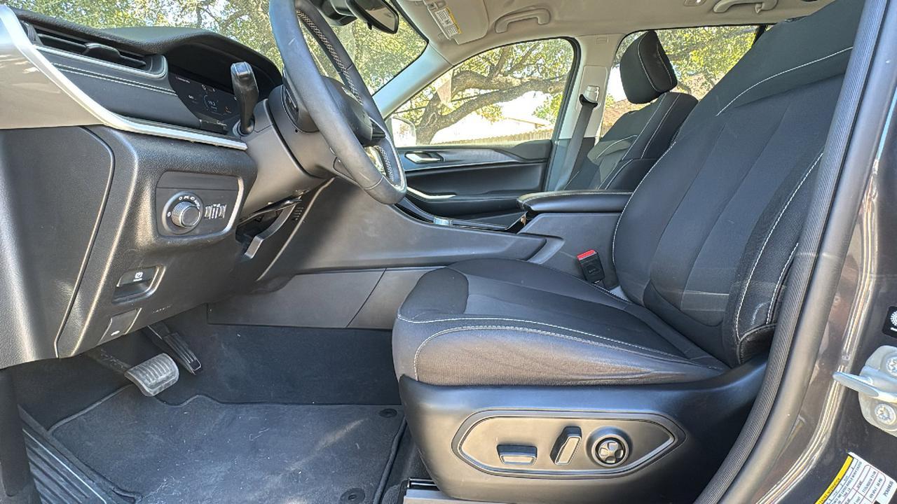 2023 Jeep Grand Cherokee Laredo  Selma TX