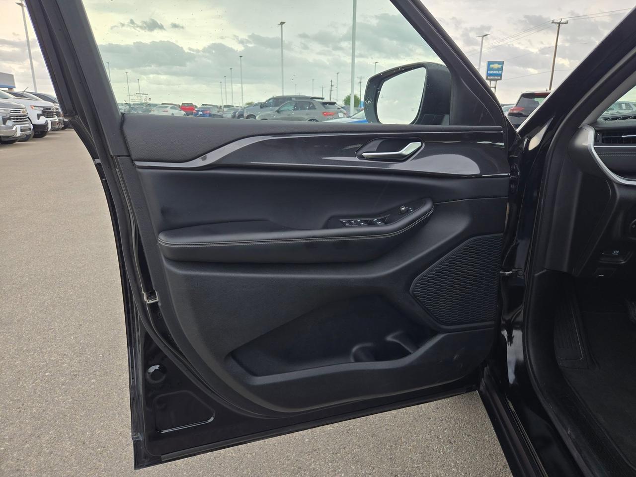 2023 Jeep Grand Cherokee Laredo Castroville TX