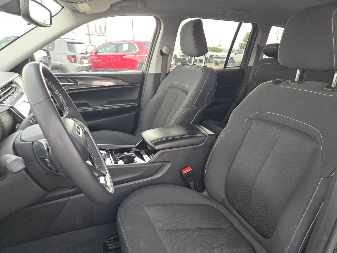 2023 Jeep Grand Cherokee Laredo Castroville TX