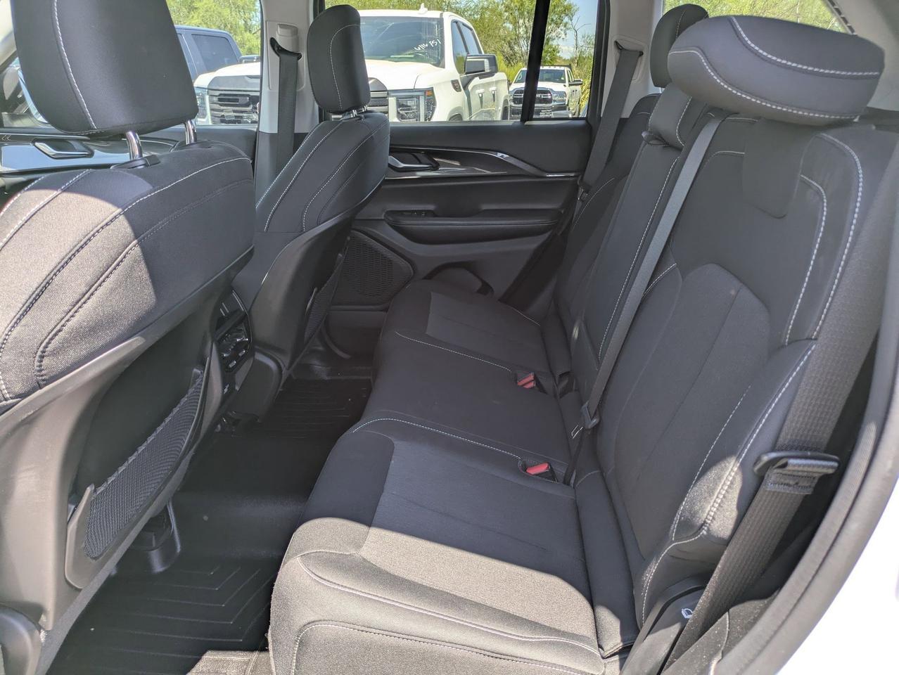 2023 Jeep Grand Cherokee Laredo Castroville TX