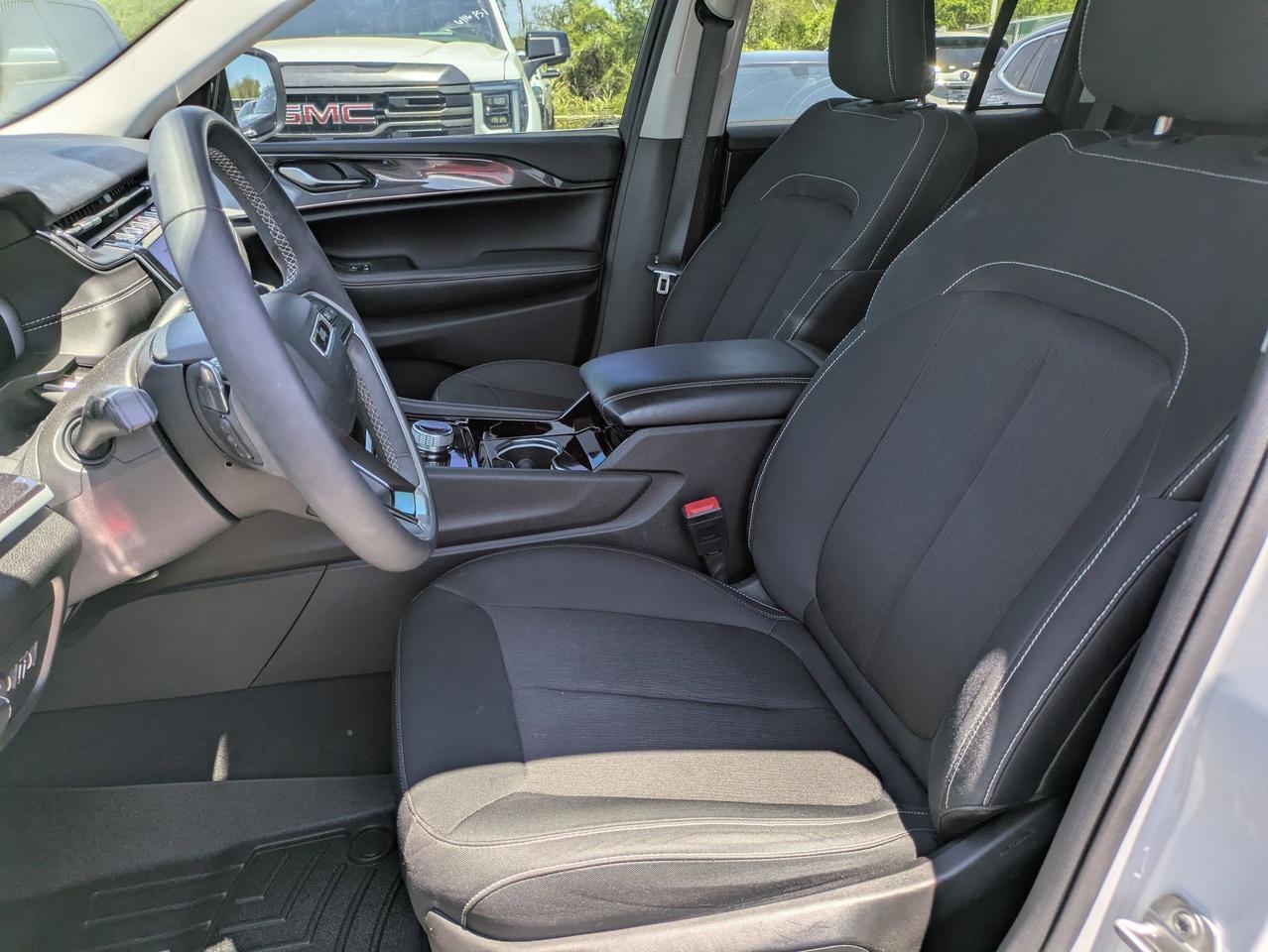 2023 Jeep Grand Cherokee Laredo Castroville TX