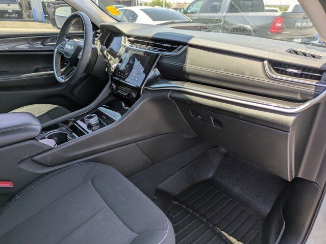 2023 Jeep Grand Cherokee Laredo Castroville TX