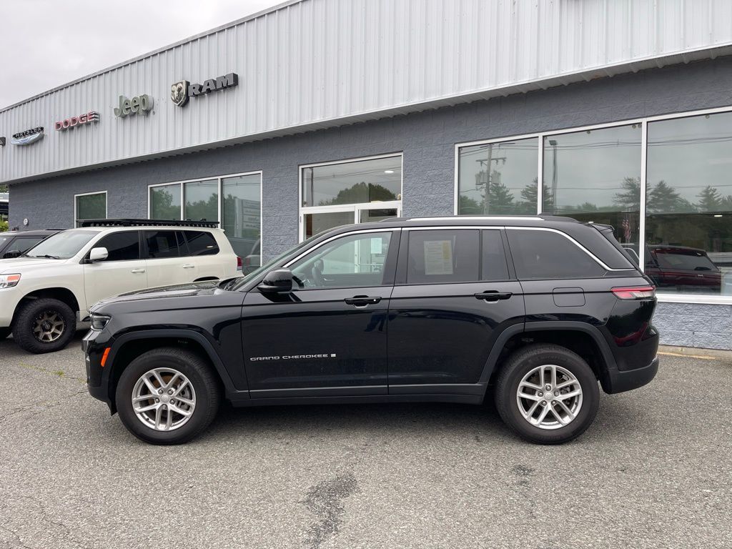 2023 Jeep Grand Cherokee Laredo X Orange MA