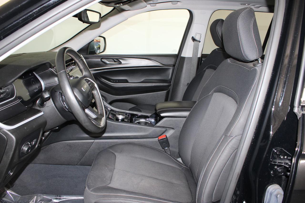 2023 Jeep Grand Cherokee Laredo Manassas VA