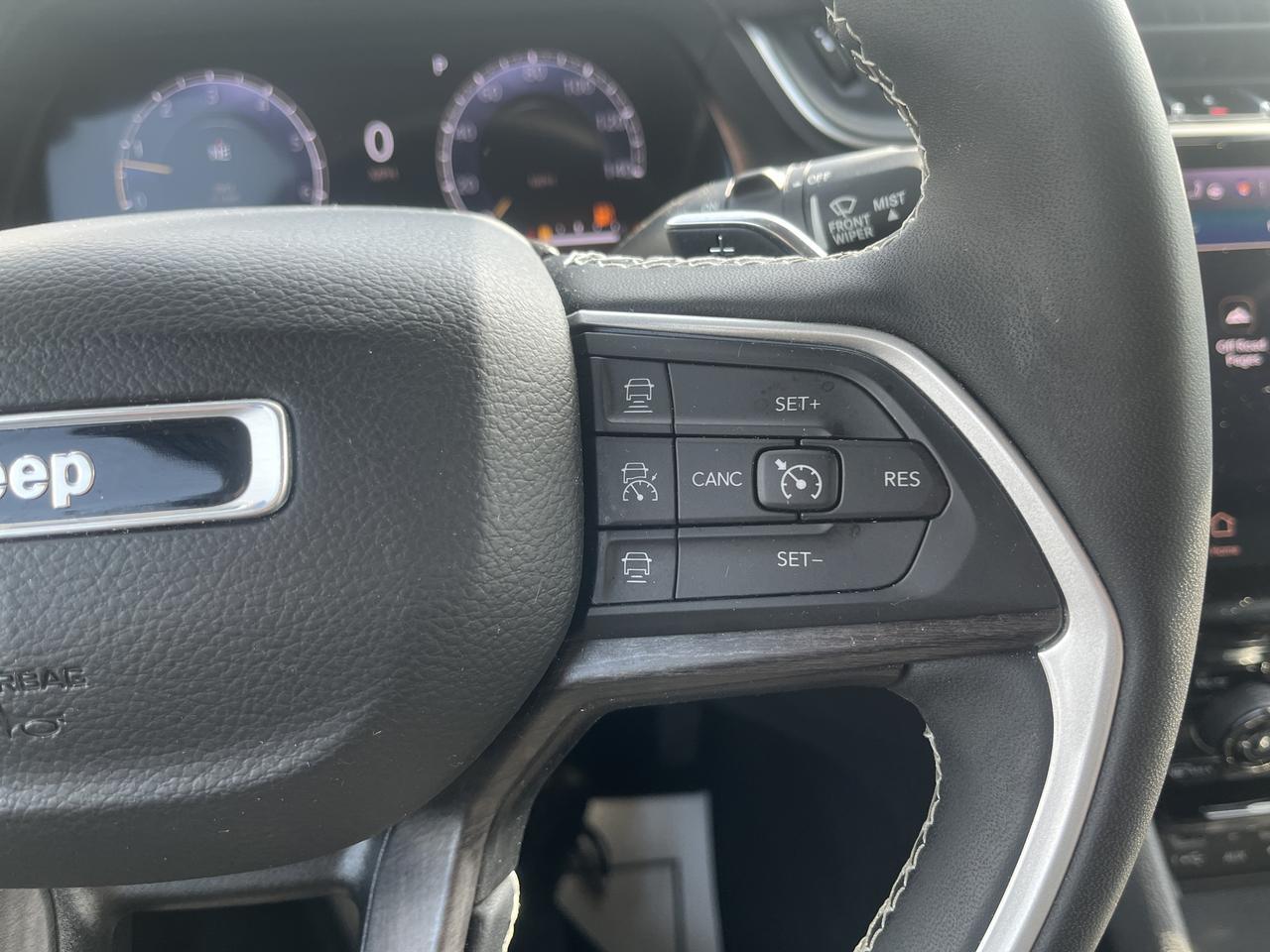 2023 Jeep Grand Cherokee Limited 4WD 3.6L BlackAppearPkg LuxuryTech2 TrailerTowPrepGroup w/20s Nav HtdCldMemLthr HtdStrngWhl Saukville WI