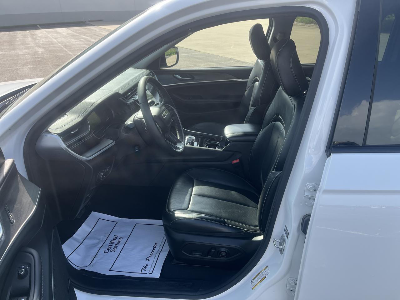 2023 Jeep Grand Cherokee Limited 4WD 3.6L BlackAppearPkg LuxuryTech2 TrailerTowPrepGroup w/20s Nav HtdCldMemLthr HtdStrngWhl Saukville WI