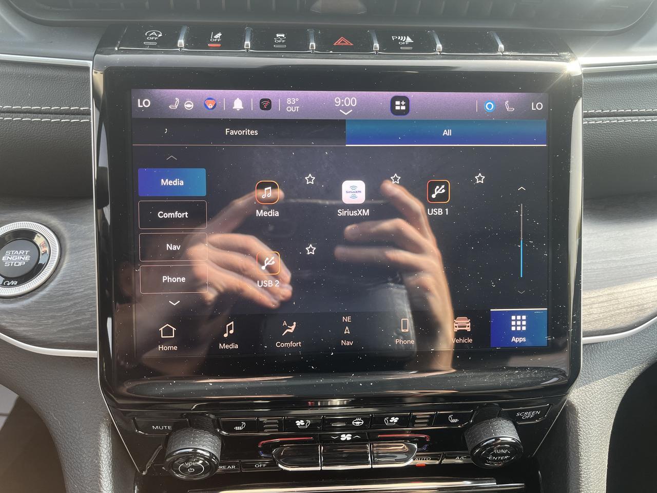 2023 Jeep Grand Cherokee Limited 4WD 3.6L BlackAppearPkg LuxuryTech2 TrailerTowPrepGroup w/20s Nav HtdCldMemLthr HtdStrngWhl Saukville WI