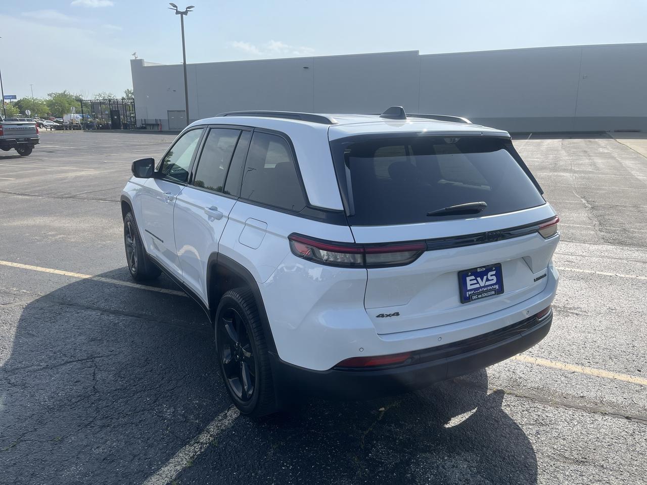 2023 Jeep Grand Cherokee Limited 4WD 3.6L BlackAppearPkg LuxuryTech2 TrailerTowPrepGroup w/20s Nav HtdCldMemLthr HtdStrngWhl Saukville WI