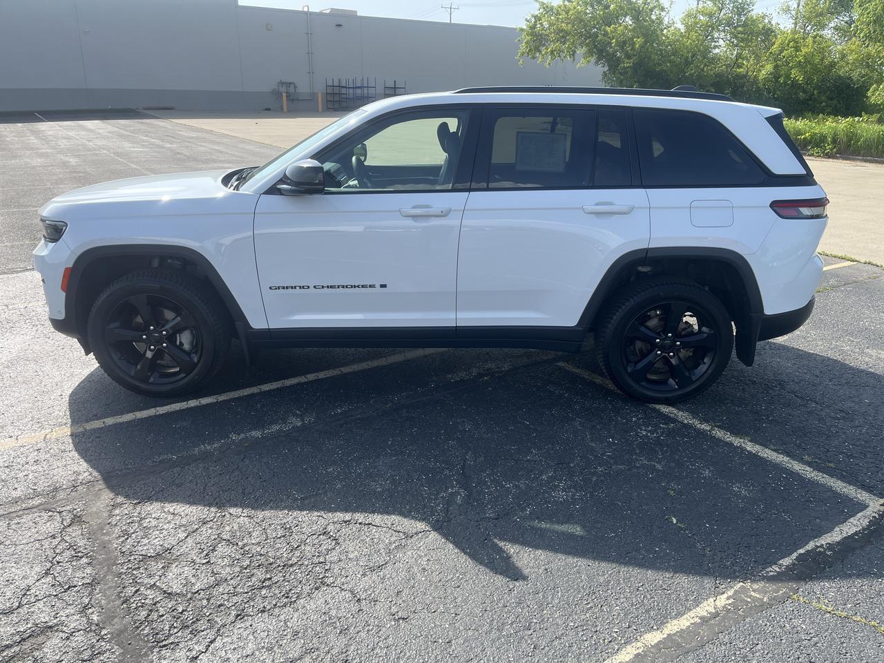 2023 Jeep Grand Cherokee Limited 4WD 3.6L BlackAppearPkg LuxuryTech2 TrailerTowPrepGroup w/20s Nav HtdCldMemLthr HtdStrngWhl