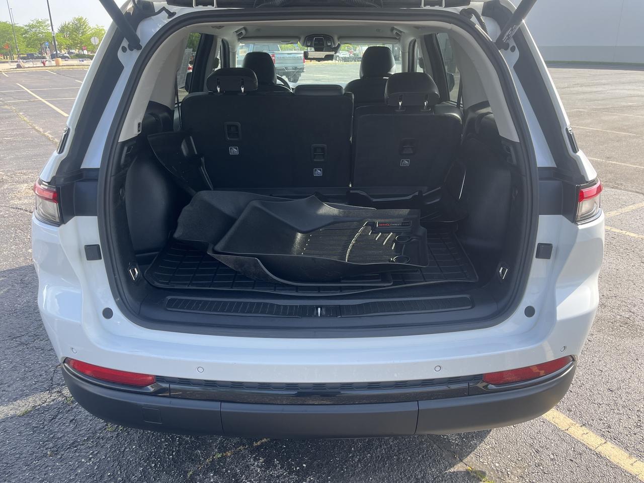 2023 Jeep Grand Cherokee Limited 4WD 3.6L BlackAppearPkg LuxuryTech2 TrailerTowPrepGroup w/20s Nav HtdCldMemLthr HtdStrngWhl Saukville WI