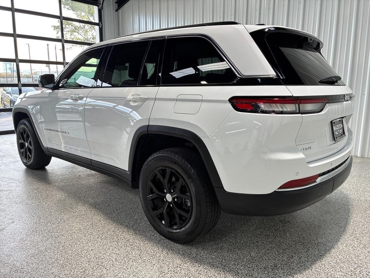 2023 Jeep Grand Cherokee Limited, 4x4, Luxury Tech Group II