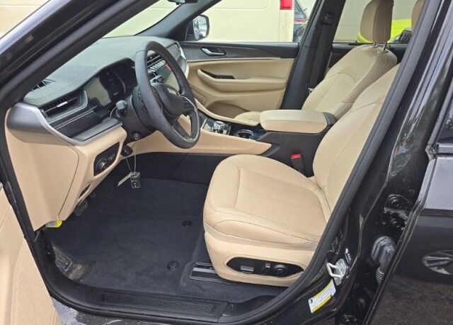 2023 Jeep Grand Cherokee Limited Marshfield MA